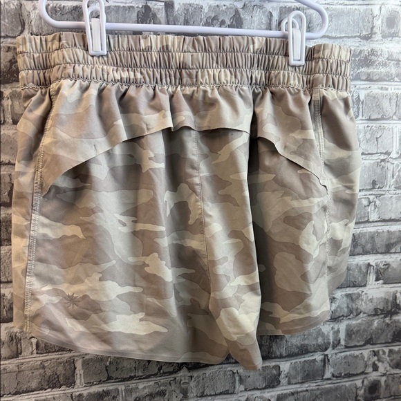 Athleta Pants - Athleta Camouflage Ruffle Shorts